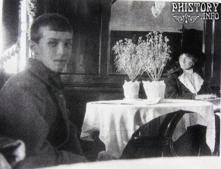 Cesarevich Aleksey Nikolaevich I Velikaya Knyazhna Olga Nikolaevna. Reka Irtysh Parohod Rus. 20 22 Maya 1918 G