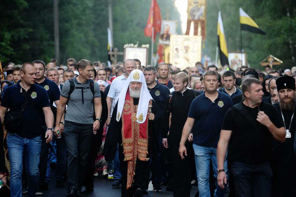 Патриарх Кирилл Гундяев на крестном ходе