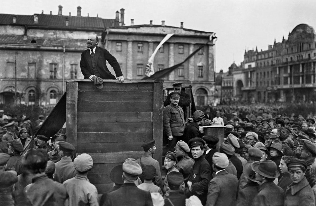 Театральная площадь. Ленин. 1920