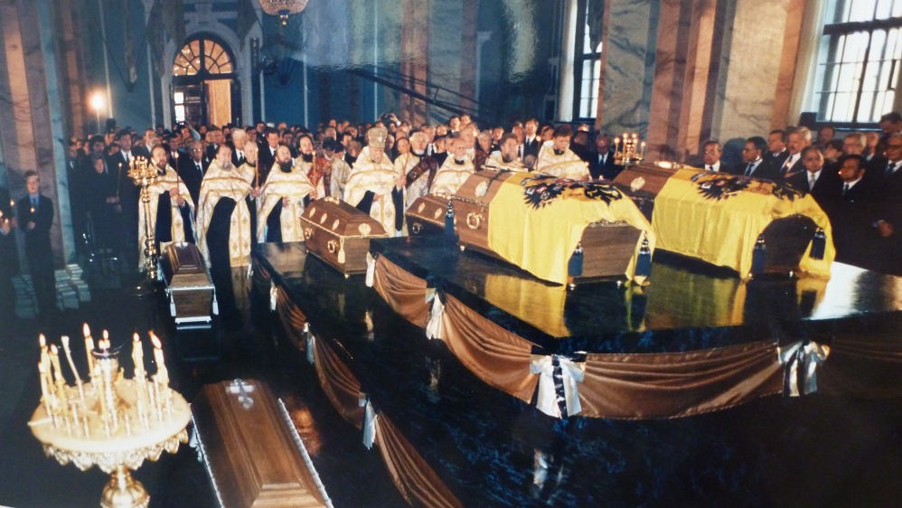 Фото 4. Отпевание «Екатеринбургских останков» 17 июля 1998 года в Петропавловском соборе